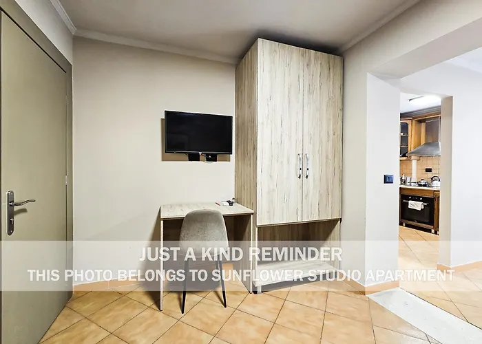 Sunflower Apartment *